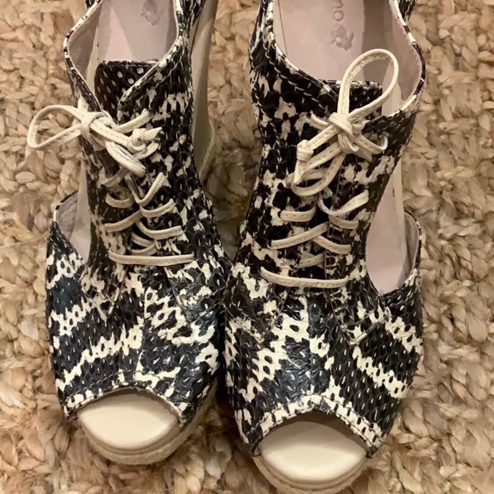 Plomo Esther Wedge Snakeskin T-Strap Sandal 9/39 - Picture 11 of 15